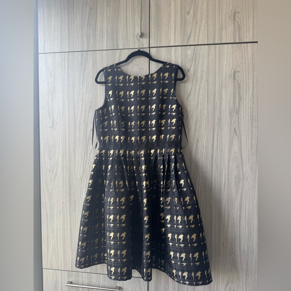 Party/ cocktail dress - Tahari Perfect for the Holidays 🎉🎉🎉